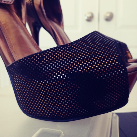 Bakers Women's Bronze Heels - Picture 13 of 16